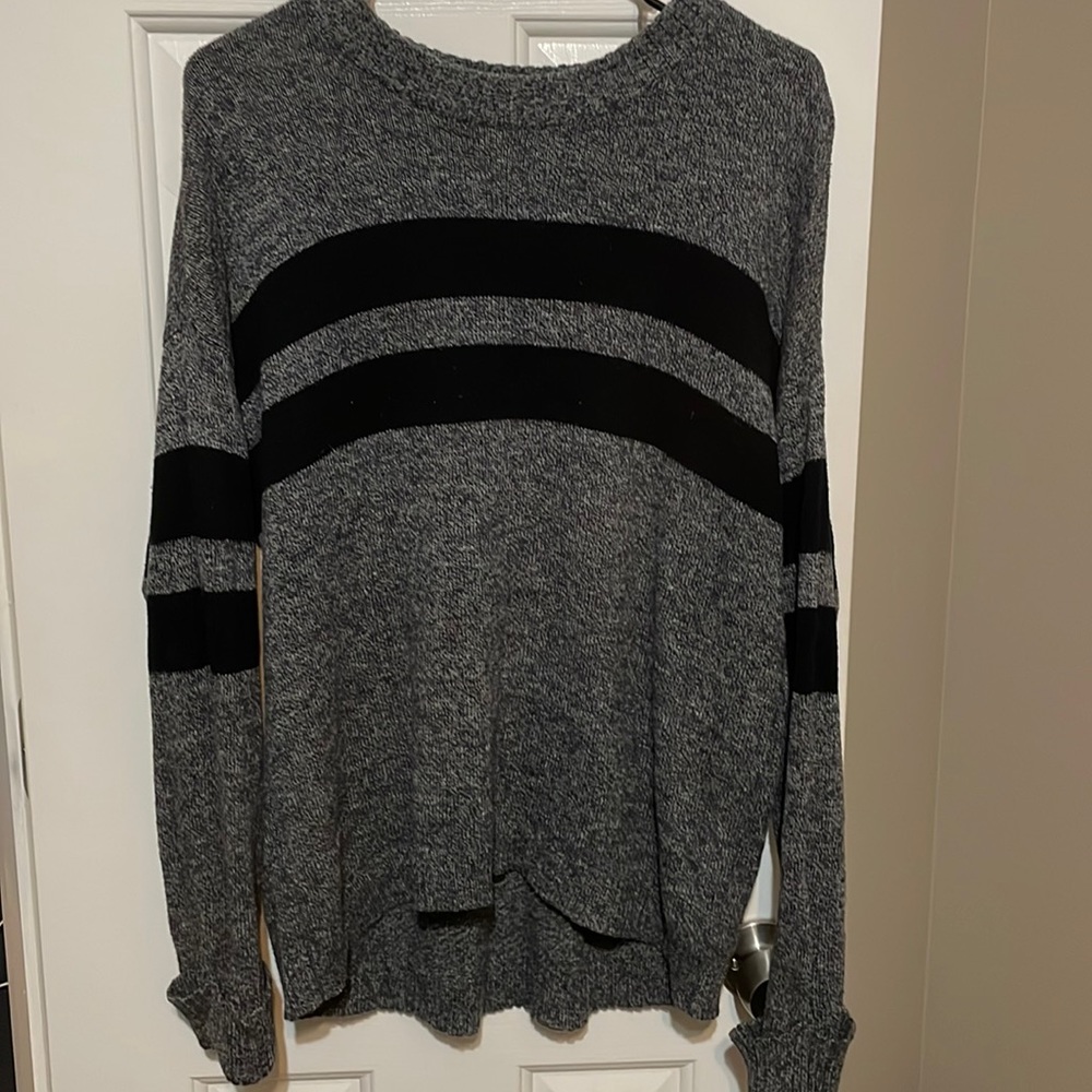 American Eagle Sweater / Size M/ Gray and black